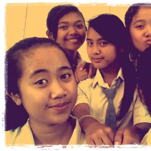 EmiJunika's profile picture. follow me please!!!!