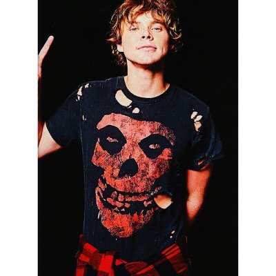 follow @drumstxck5sos and RT the link below!