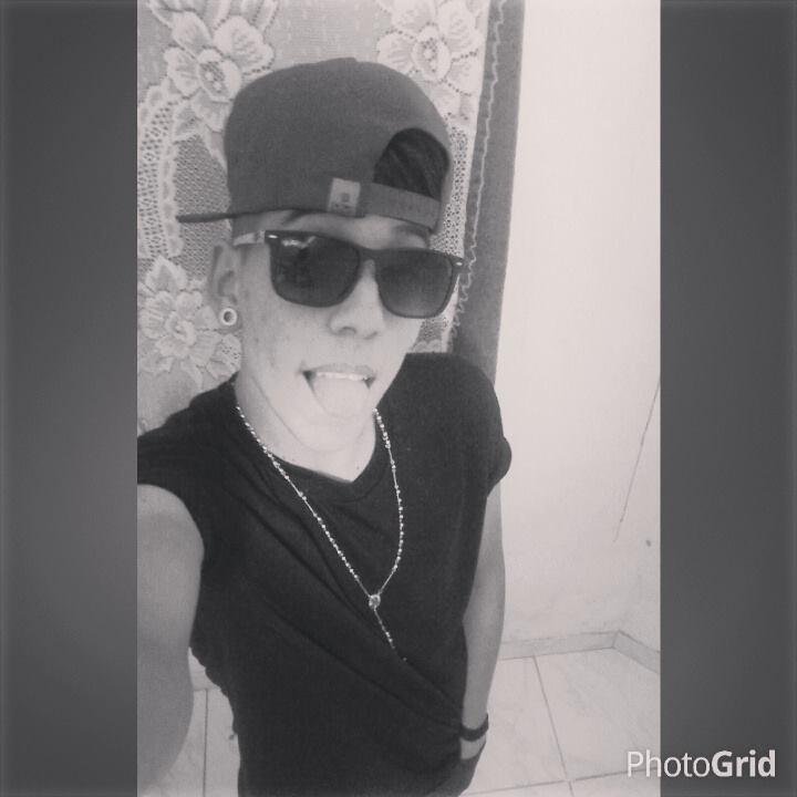 Vamos brindar a vida , com a mão pra cima e agradecer por toda vibe positiva 8)
