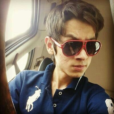 ‏‏يمكن ابتسامه صغيره منك تكسب فيها اجر عشان كذا خلك مبتسم .