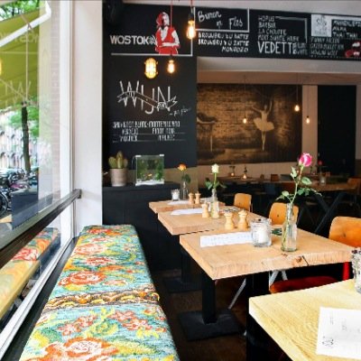 Volt eten en drinken in de Amsterdamse Pijp is een nieuwe hotspot waar je waanzinnig lekker kan eten en ook prima kan borrelen. Zie je snel in Volt!