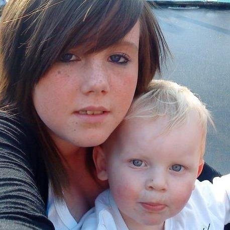 mum of 3 enjoys reading wonderland fan