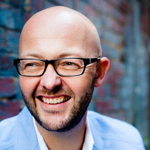 RichPresenter's profile picture. Presentation tips & secrets, creative inspiration, & a touch of magic. Presentation props are my sweetspot. British. French-speaker. Love books.