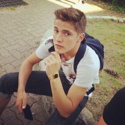 78Azerty's profile picture. Le sport va chercher la peur pour la dominer, la fatigue pour en triompher, la difficulté pour la vaincre. pierre de coubertin