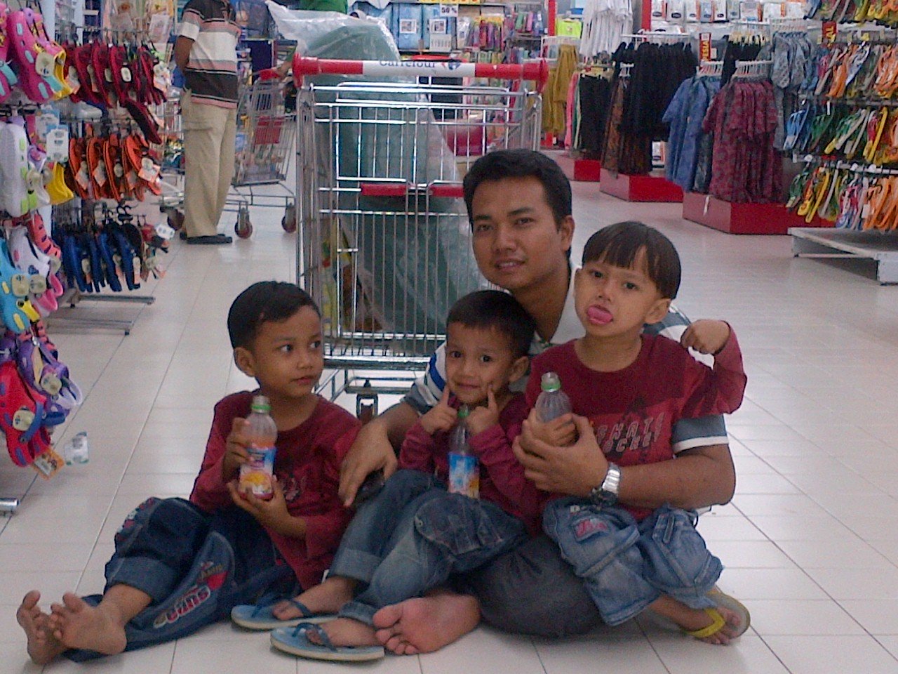 utoyo878's profile picture. jasindo menteng, feui 99 depok, smu negeri 81 x-malang, smp negeri 81 lubang buaya