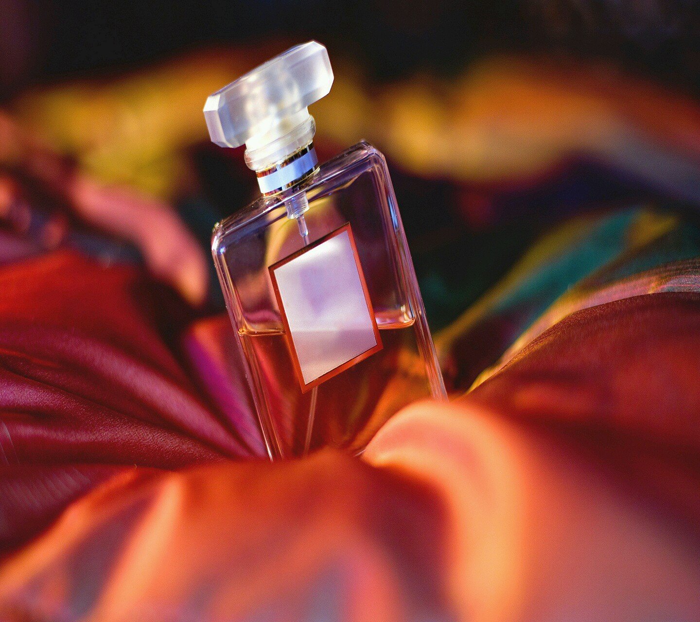 Dispongo de un catálogo de más de 200 perfumes para ti. Pregúntame por MD y te informo de todas las ofertas ¿A qué esperas para tener el tuyo? ;)