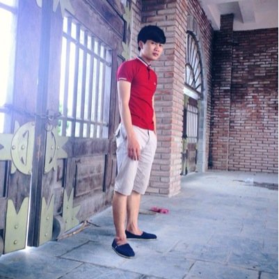 Từ nhỏ đã nhìu lần nhịn tiền ăn sáng lấy tiền ủng hộ đồng bào bị lũ lụt, các bạn cóhoàn cảnh éo le. - Lớn lên đã có nhiều đóng góp cho quỹNữ sinh xấu xí vượt q