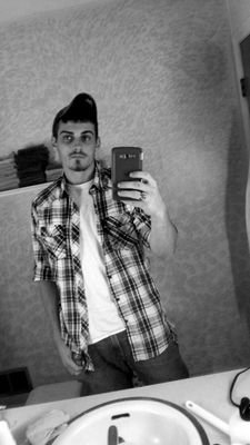 duttondrew18's profile picture. im just a country boy that likes to smoke a lil smoke and drink a lil drink also engaged with♡ kayla marie dutton i love u baby♡