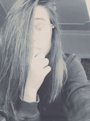 Jeliboon çaklit ve BEŞİKTAŞ aşığı. 15 yaşında futbol delisi üşengeçlik birincisi aslan burcu okuldan nefret eden bir piskopatdır kendisi.