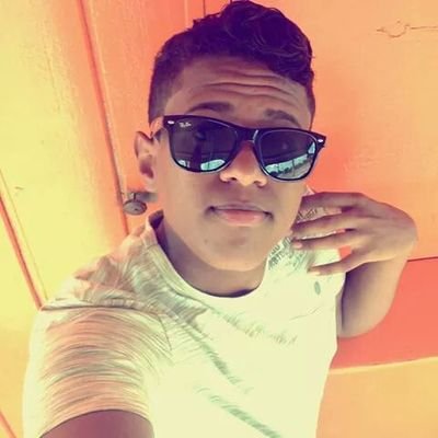 Nem Todos Os Anjos Têm Asas , o Meu Precisa Apenas De Um Microfone ... Eu Sou Tiete Da Ivete :)