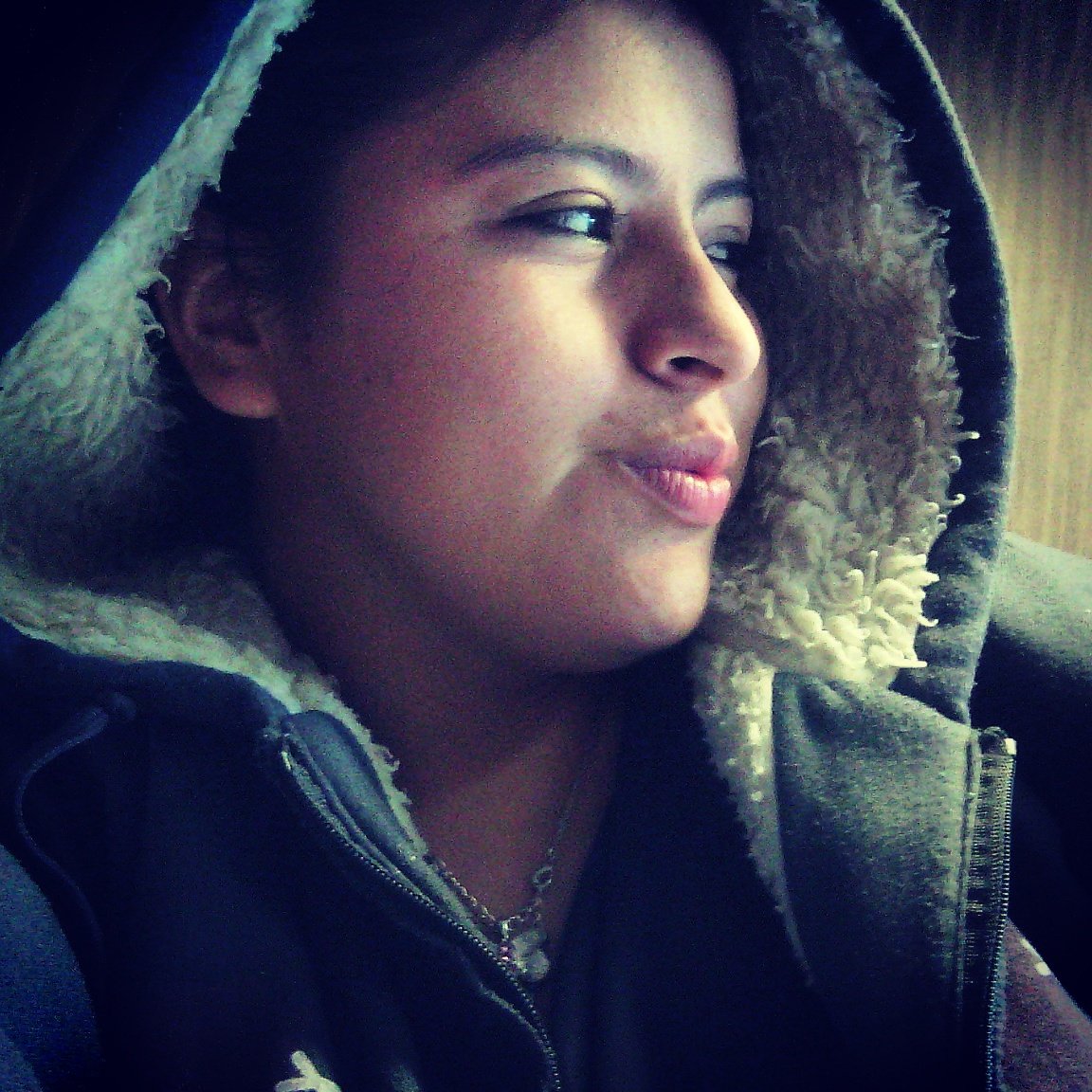 *Soñadora de lo ingenuo* 
La vida es corta: ríe bien alto,
ama intensamente,
perdona rápido y nunca te arrepientas de algo que te haya hecho sonreír.