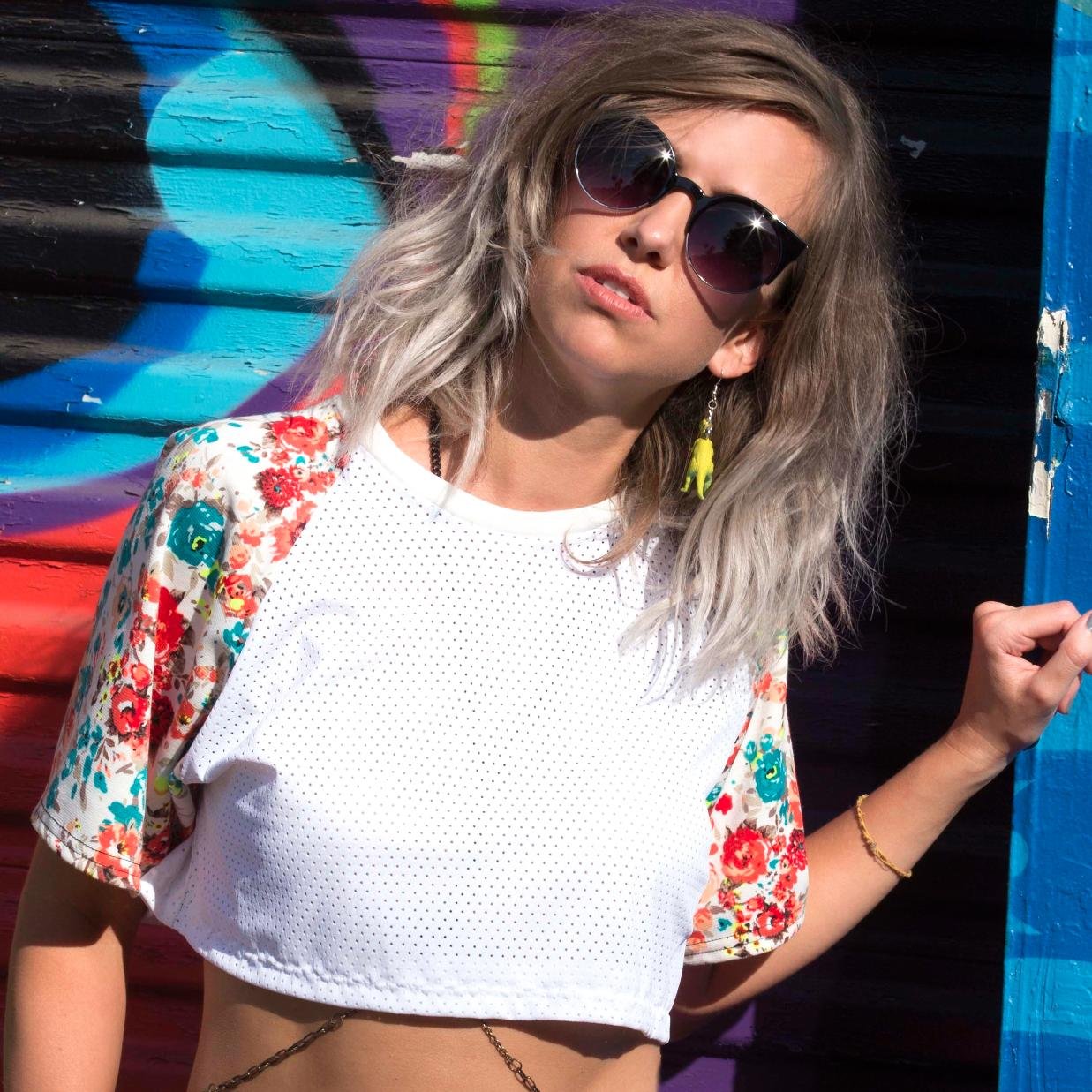 Los Angeles based Dj/Producer
**http://t.co/xO3Ctk0VF9**
***PODCAST:http://t.co/7C5RHkhs62***
http://t.co/yL0PciuVF1