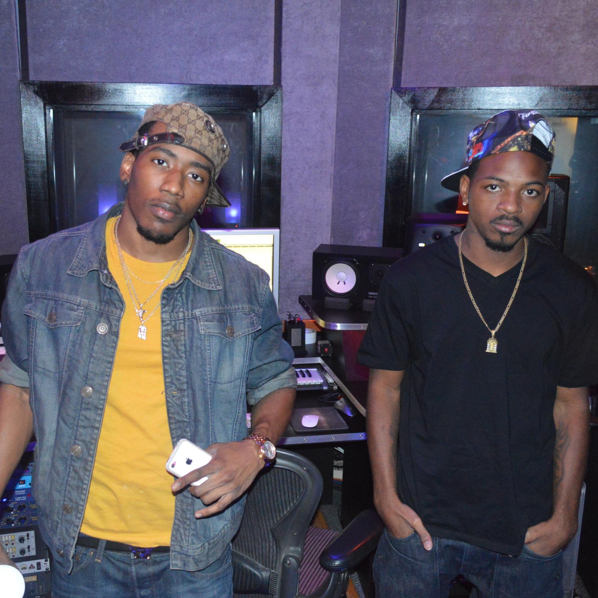 teaminfamous's profile picture. #TeamInfamous #Visikard #OMG #PTMG
Go Cop Our Songs On Itunes ! 
https://t.co/2dZoBa9R08 
4 Booking Info Email cameomgt@gmail.com