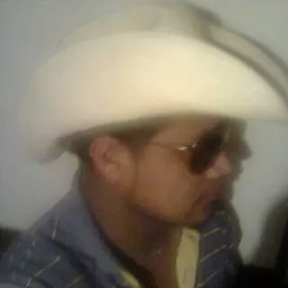 Bueno no quiero insistir ya más. Eres libre para preferirme o rechazarme la decisión es tuya. Yo t Kiero y t he escogido y es por esa razón esperare@LUIS_LAGUNA