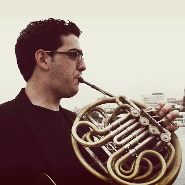 Licenciado en Trompa por el Conservatorio Superior de Música de Málaga