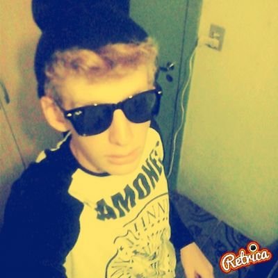 Mandei os problemas pra puta que pariu,Se to com sorriso, só isso já vale tio ♪                             Snap: felipegarsztka
instagram: chavao_crazy