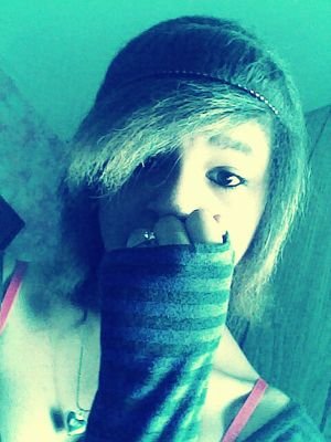 *my names Ivy/bi/single/weird and i love music*