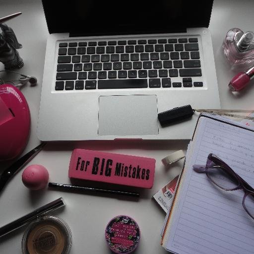 parametrodemoda's profile picture. Fashionista, franco parlante, aspirante a periodista,creadora , escritora y fotografa del blog http://t.co/u053QC3y0k