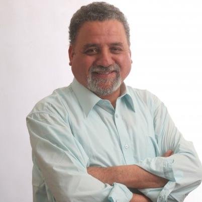 Profesor de Filosofía, Ex Concejal de Talcahuano y Gestor del CEIA Las Américas. Militante PPD.