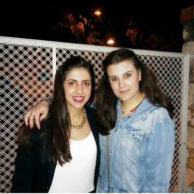Estudiante de Filología Hispánica, enamorada de la vida como para querer vivirla dos veces y deseosa de pasar el futuro con el chico de sus sueños