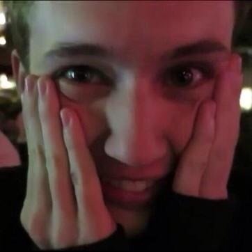 free follow from @ohheyoakley bc i love you- dont follow this account- a follow on that account would be appreciated tho