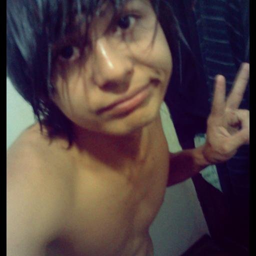 Não deixe de sorrir mesmo que seja um sorriso triste.. pooq mais triste que um sorriso triste .. E a tristeza de não poder sorrir' =D