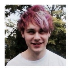 FREE FOLLOW FROM @AUSSIEWEIRDOS :D Please go follow @aussieweirdos bc i think you're fab and ilysm and thank you if you're already following :)