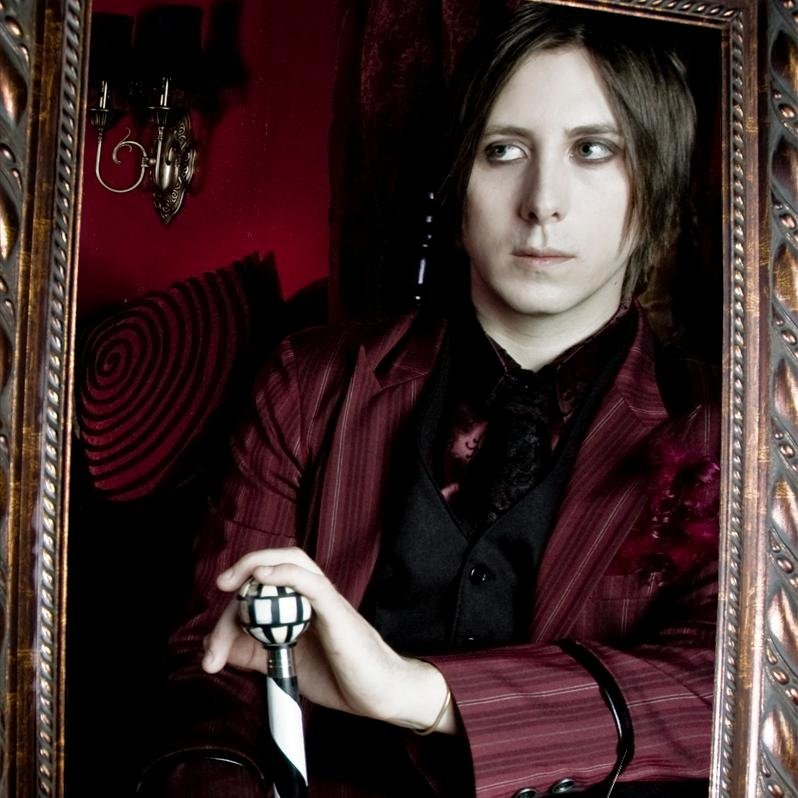 Lead Singer & Ringmaster for the alt/rock band ~Marquis of Vaudeville~ @MarquisofV - A Vaudevillain like no other.