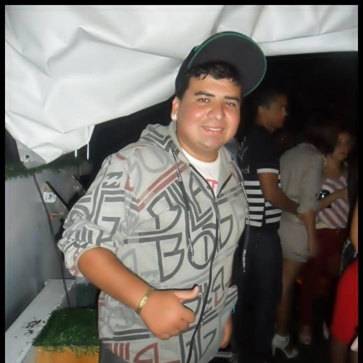 sim este sou eu, carismatico e brincalhão.
segue ai q eu sigo de volta fmz abraços e volte sempre :)