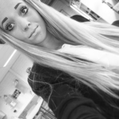 Je hoeft niet in me bio je zit in me hart!,❤.                                              Insta; x_fabjee