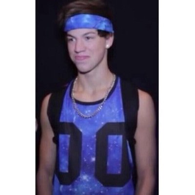 HI BABES! YOUR FAV WILL FOLLOW YOU! DON'T EVEN GIVE UP, I LOVE Y'ALL