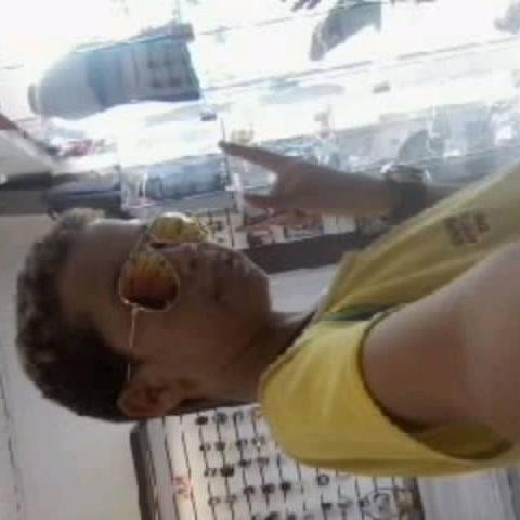 rock_kaio's profile picture. rockeiro e saopaulino se dinhheiro nao traz felicidade entao me de o seu e viva feliz