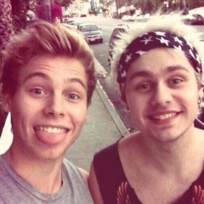 free follow from @radicalrvsa :) mind following her? (: ask for a fb :)