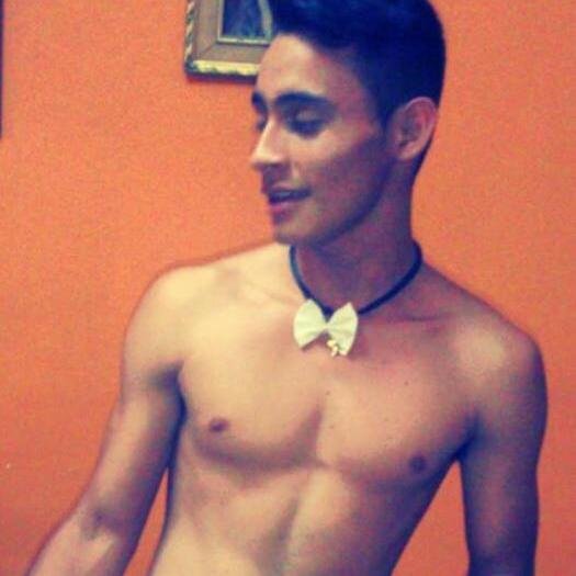 Jamás cambies lo que más quieres en la vida por lo que más deseas en el momento porque los momentos pasan, pero la vida sigue !   ;)