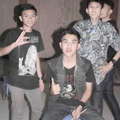ceriakan harimu dengan musik melodikpunk