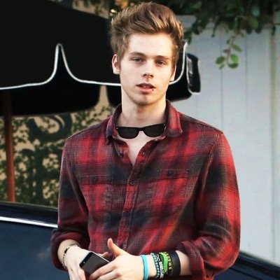 but i've found my sweet escape when im alone (starring at your photos & wishing i was) with you ☹☹