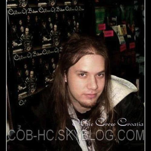 Tecladista de COBHC me beso con el vocalista, homoboficos abstenerse, viva el sexo el metal y el alcohol, te amo cabron @laihofk viva helsinki #TheMetalTriad