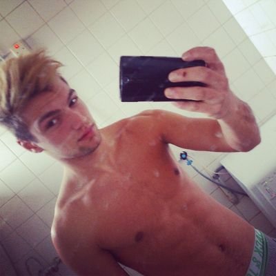 19  Australia  fitness  parties  friends  instagram - dyl_sharpe  follow for follow ✌