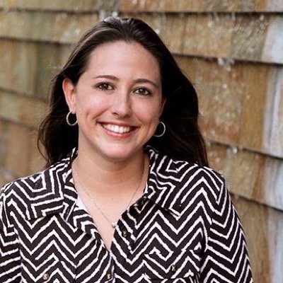 Chicago-born girl turned Kama'aina. Loves Hawaii, my husband, my 2 crazy dogs, my family, my job and all things marketing.