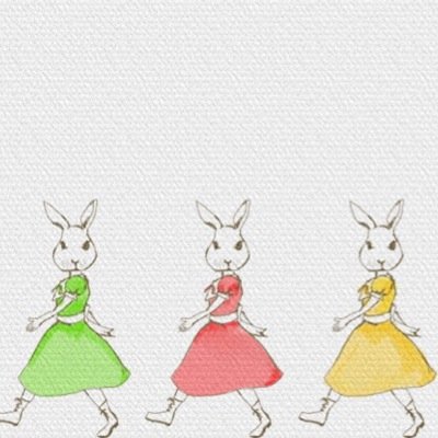読書、映画、絵画鑑賞、写真、料理とお菓子作りが趣味。60年代頃のカトリーヌ･ドヌーヴが永遠のアイドル。