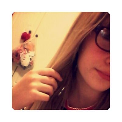Hi im Jess I love Gabby, Zoella and Tanya burr They are all so perfect