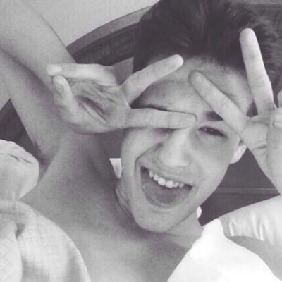 since she gave you this free follow, could you please be wonderful and give @hyfrwhitesides_ a follow? • thank you lovely, have a wonderful day