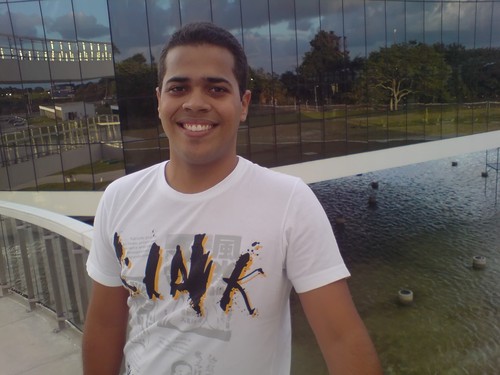 Técnico em Informática; Bacharel em  Sistemas de Informação-IESP.