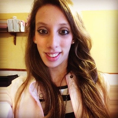 Sylviie94's profile picture. Muy sencilla. Pequeños detalles son los que me enamoran! Agradecida por tener la vida que tengo, familia, amigos y mi trabajo ideal ✈️ La locura es mi cordura!