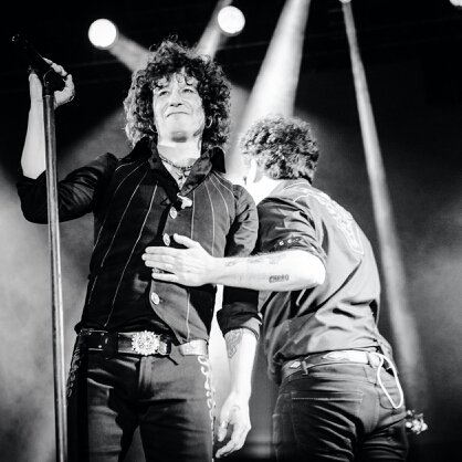 Me enknta la musik d BUNBURY &  HDS otra d mis pasiones el voleybol y las pelis d terror trato d disfrutar kda segundo d vida q Dios m da .