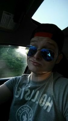 I'm Lenny 22 , wyotech grad, and living life