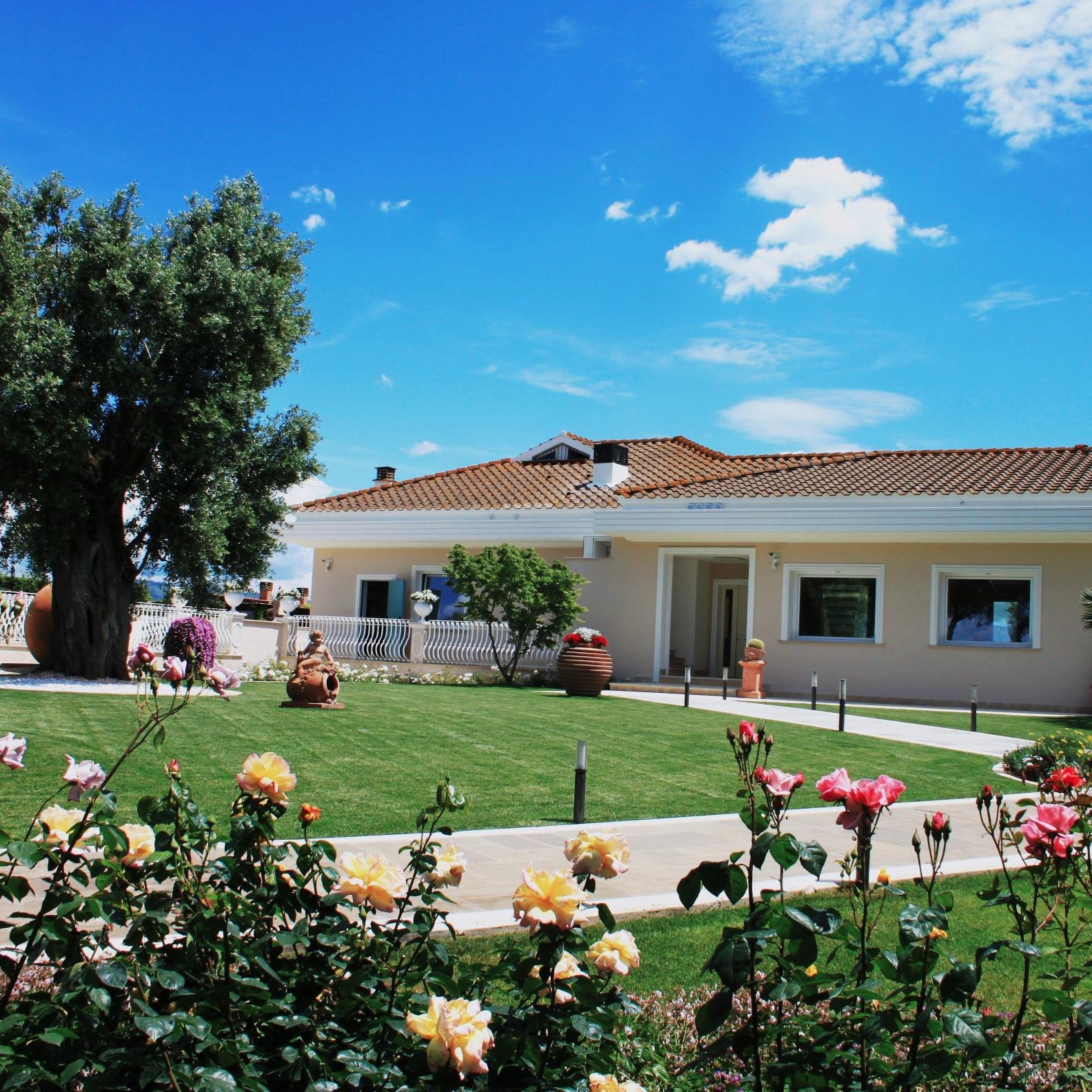 Organizza il tuo evento speciale a Roma. Villa Demetra
Via Ardeatina n. 1330 – 00134 – Roma
Tel. 06.71350290 - 392.8774335 - 335.7373358