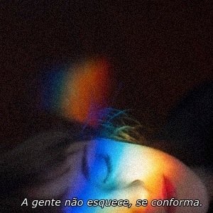 Sou um fato de uma vida acorrentada a esse plano louco de medos e de prisoneiros da sanidade .