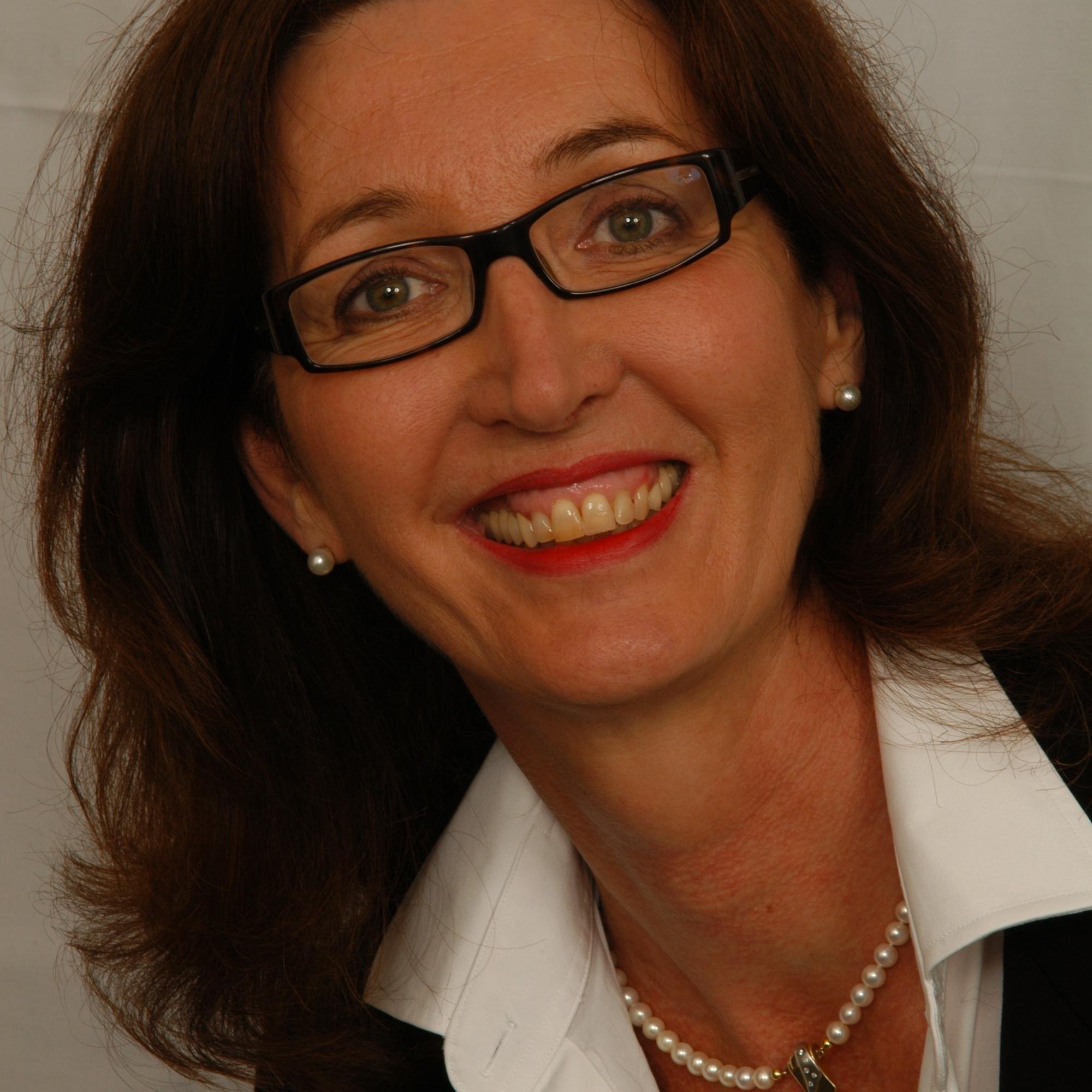 Heilpraktikerin, Naturheilkunde, Vit.C-Infusion, Magnetfeld, Antiaging, Lifting, Vampirlifting,  Entgiftung, Allergie, Baunscheidtieren, Schröpfen,