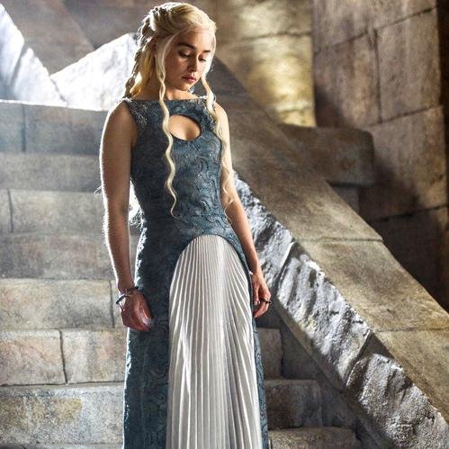 “I am Daenerys Stormborn, and I will take what is mine with fire and blood.” | Mother of Dragons| Khaleesi|  {RP, Multi, RP18 Modern/or not}